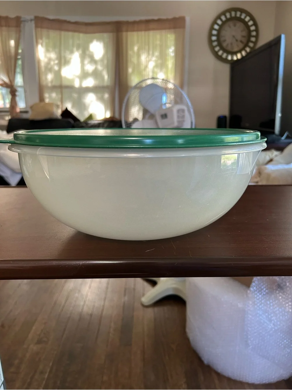 Vintage Tupperware fix and mix bowl holds 26 cups #274–12. A classic!
